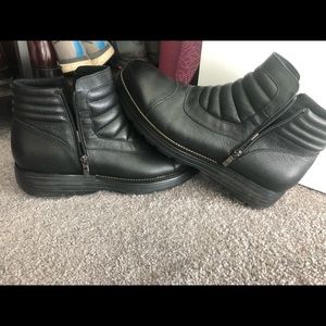 Mens black boots